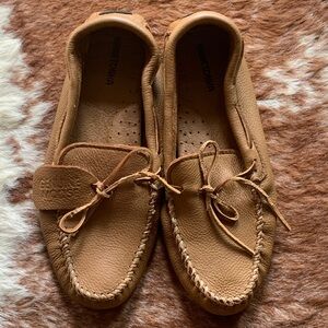 NWOT MENS MINNETONKA MOOSE HIDE DRIVING MOCCASINS